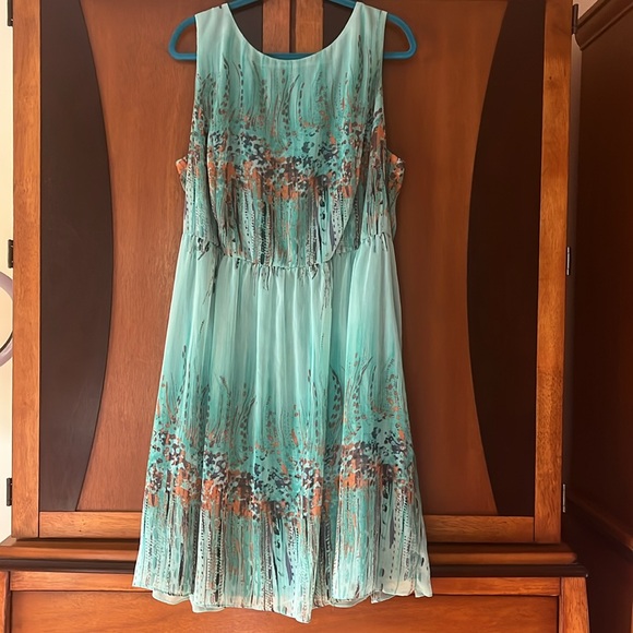 🔥🔥🔥Dress Barn Floral Chiffon Fully Lined Dress w/Dramatic Back-Zip-Elastic Waist - Picture 3 of 12